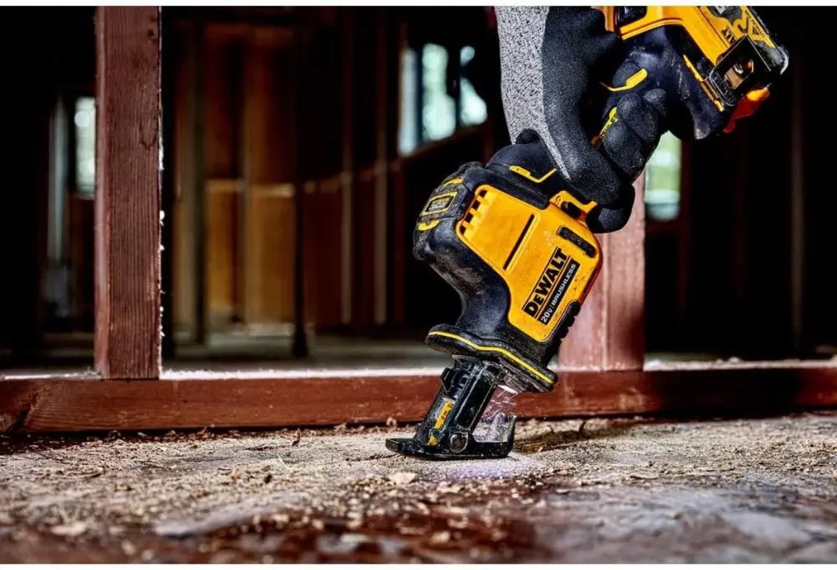 DEWALT DCS369 20V MAX* Recipro - مراجعة Woodworking Rasp وسعره