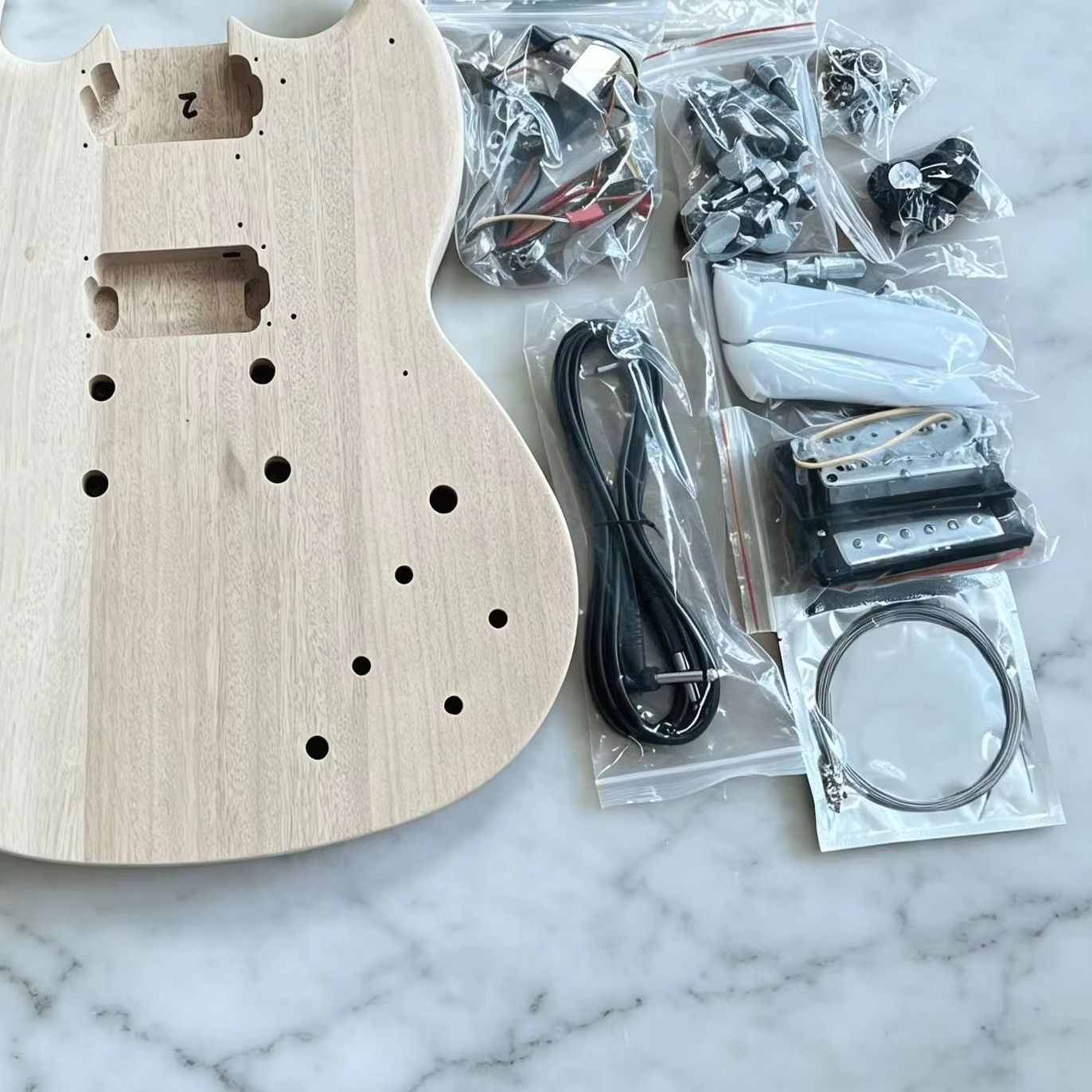 DIY Guitar Kit Unfinished Maho - مراجعة Woodworking Kits For Kids وسعره